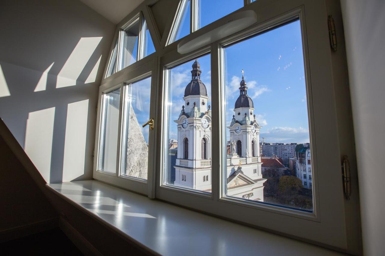 Zoya Luxury Residence Budapest Ngoại thất bức ảnh View from the stairwell
