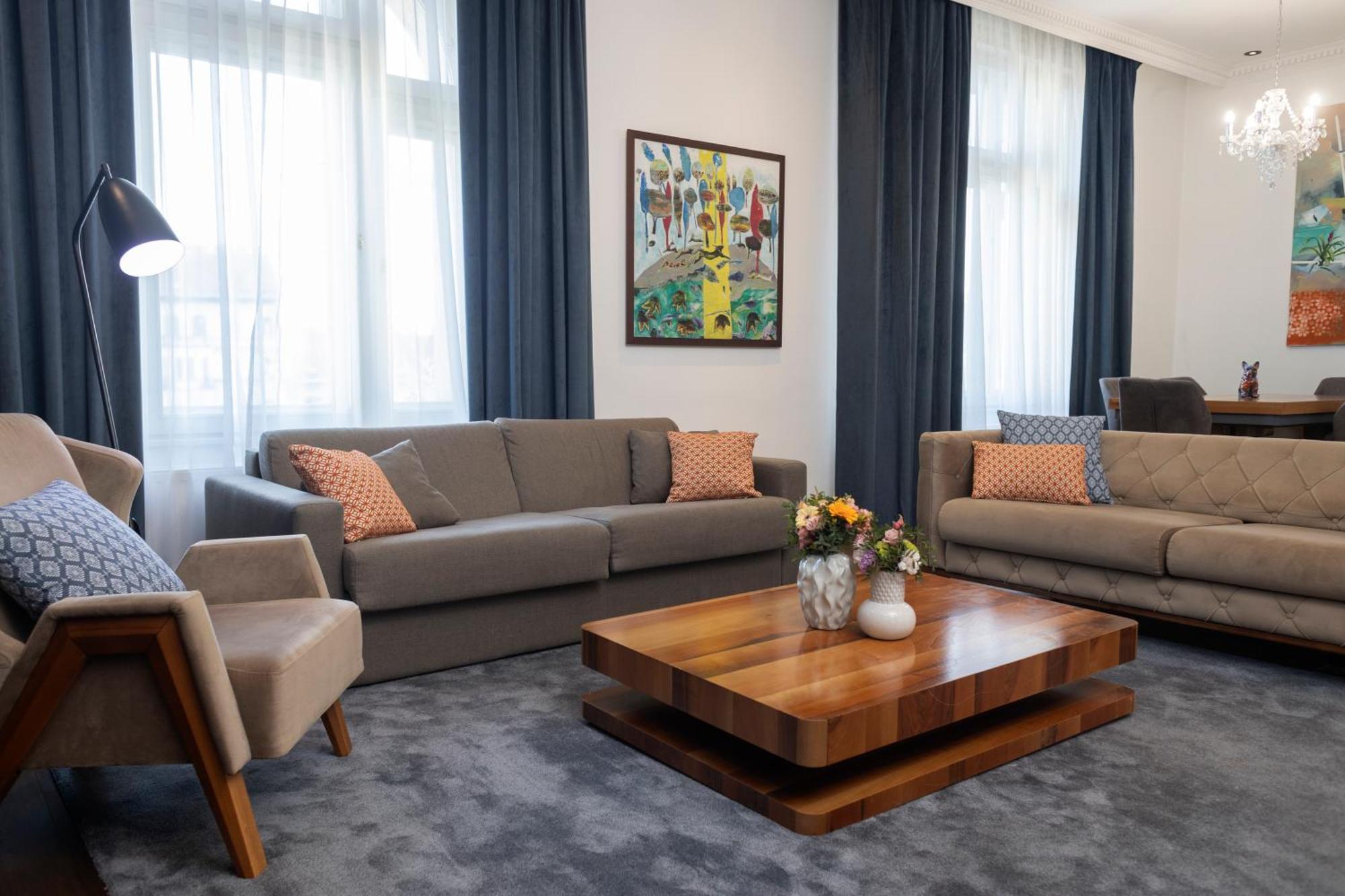Zoya Luxury Residence Budapest Ngoại thất bức ảnh The living room of the presidential suite