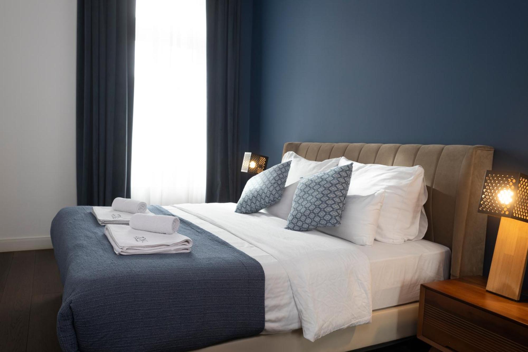 Zoya Luxury Residence Budapest Ngoại thất bức ảnh A bedroom at the hotel