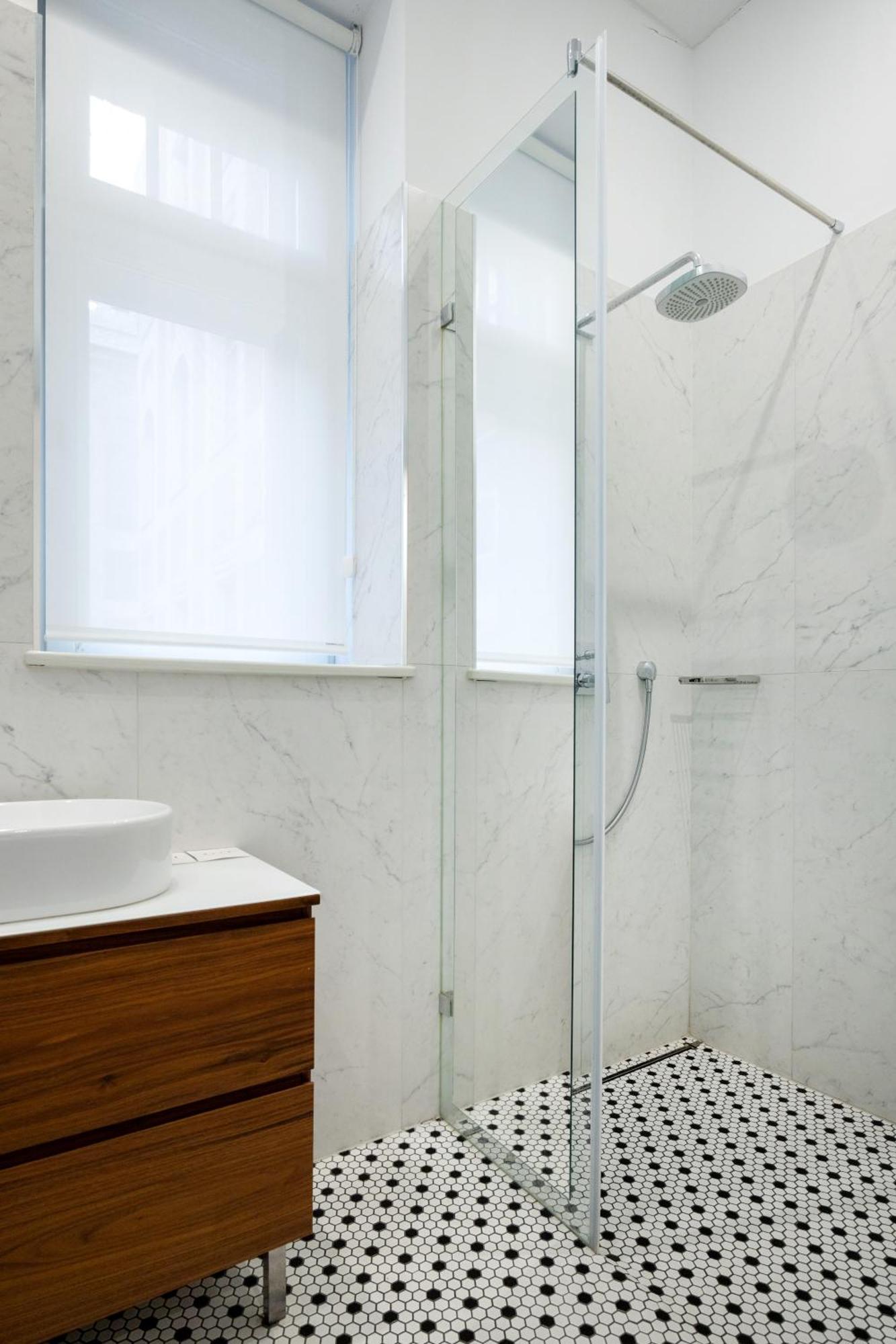 Zoya Luxury Residence Budapest Ngoại thất bức ảnh A shower door