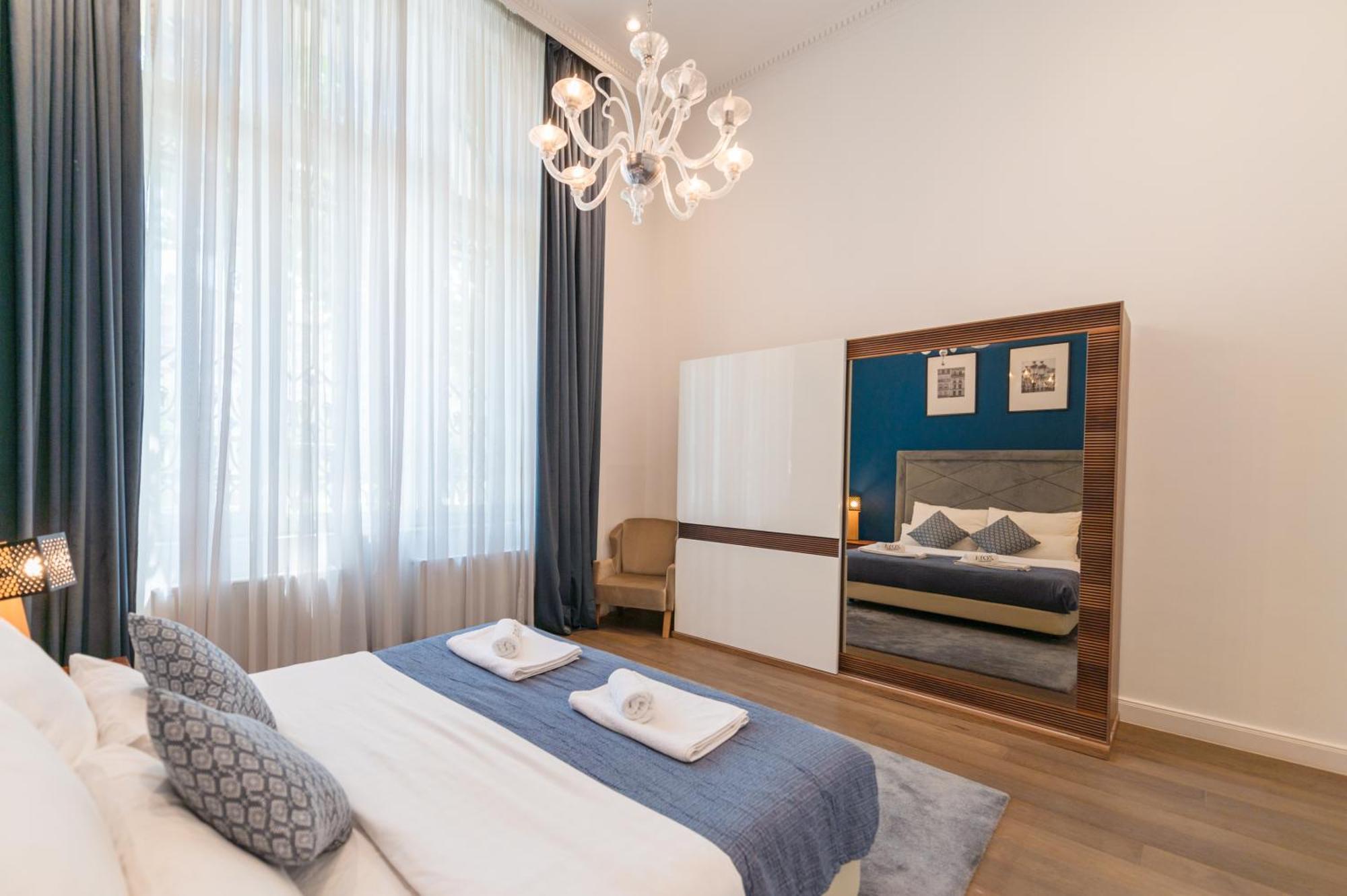 Zoya Luxury Residence Budapest Ngoại thất bức ảnh A bedroom at the hotel