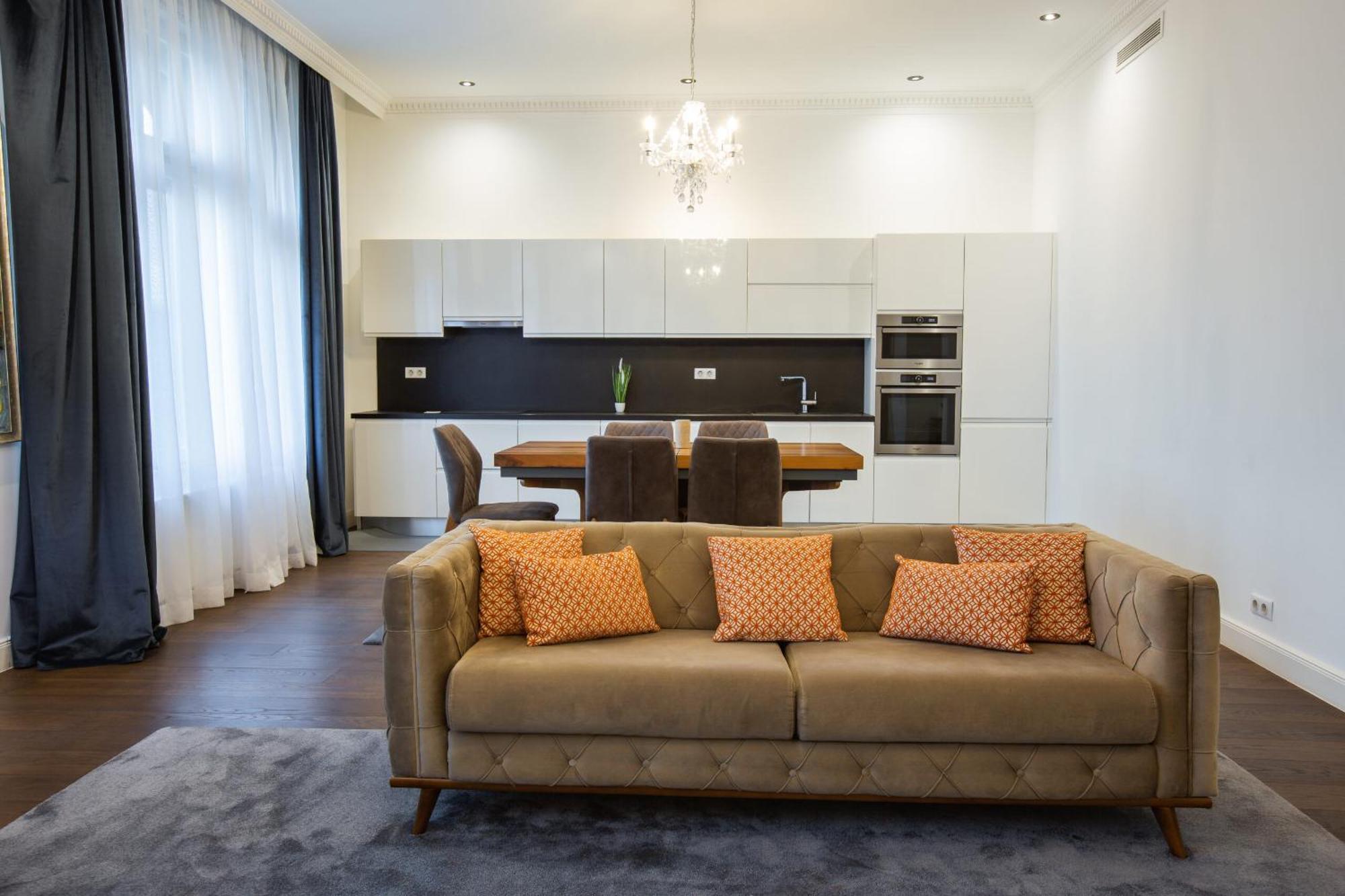 Zoya Luxury Residence Budapest Ngoại thất bức ảnh A living room with a sofa