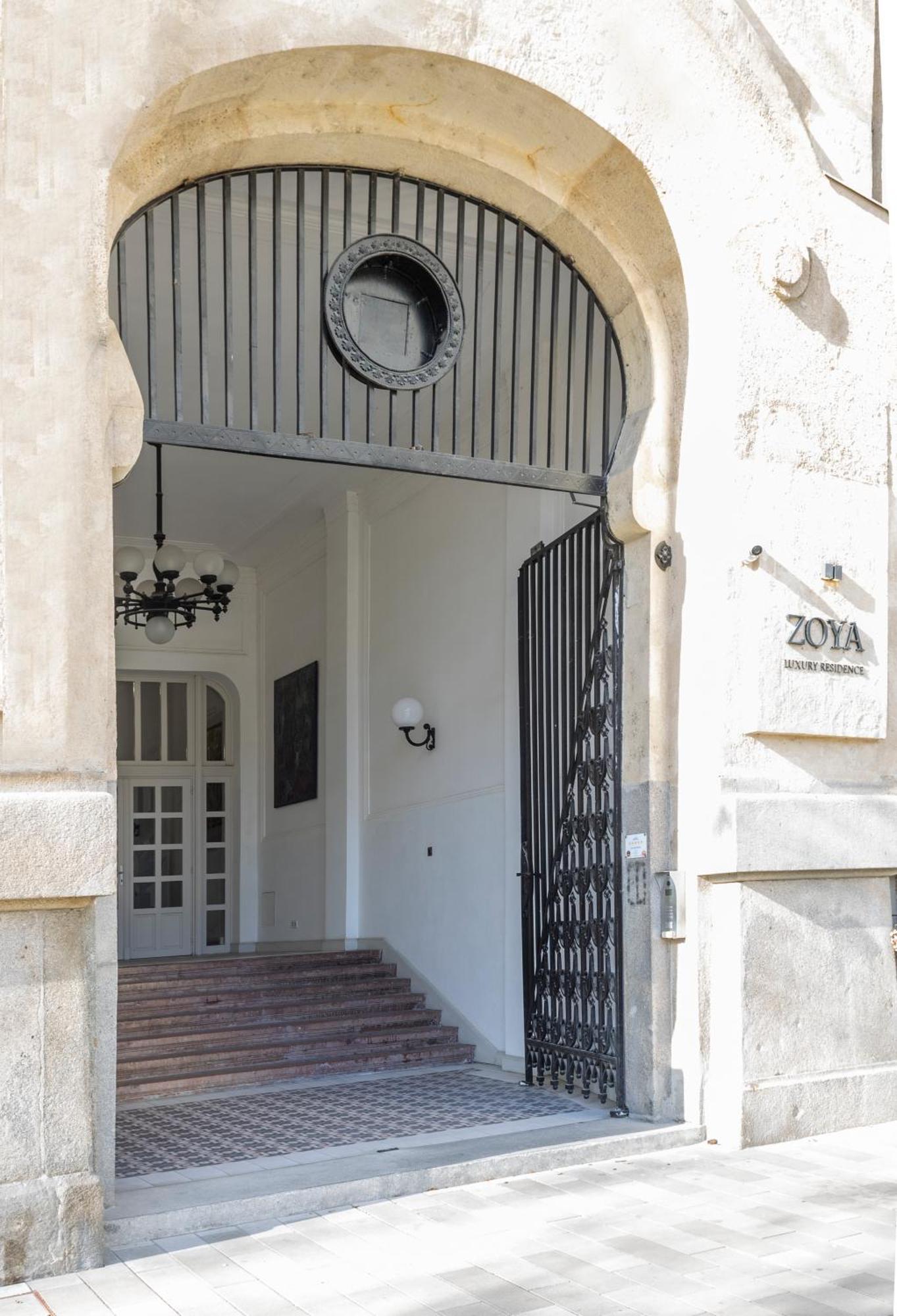 Zoya Luxury Residence Budapest Ngoại thất bức ảnh Entrance to the Zoya Museum