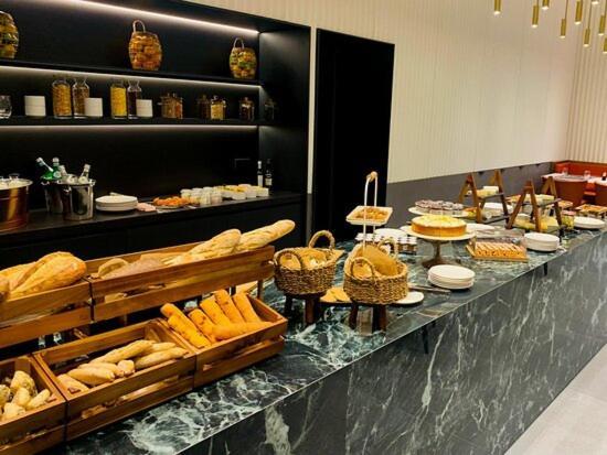 Zoya Luxury Residence Budapest Ngoại thất bức ảnh A buffet at a hotel